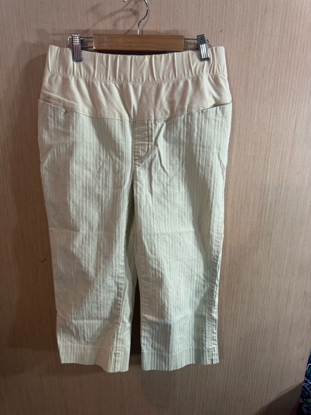 GAP Maternity Light Cream Pull-On Capri Pants Size 4